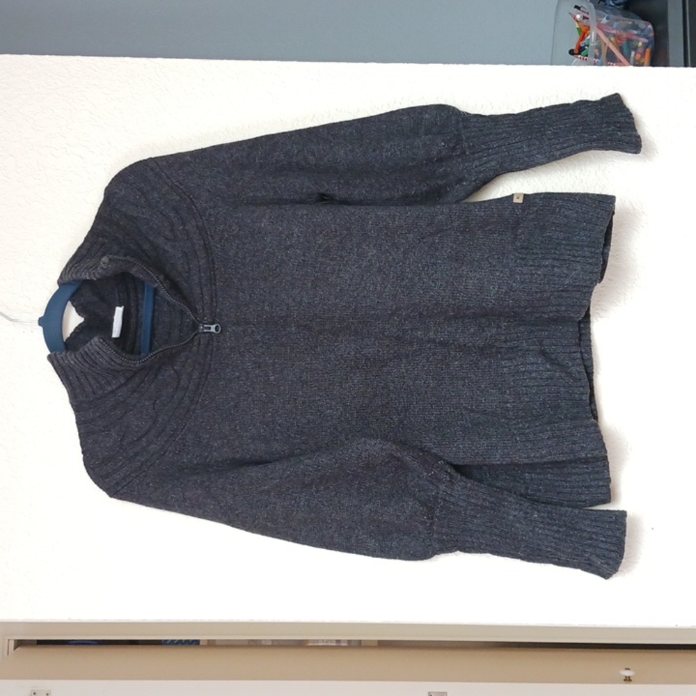 Columbia sweater size L fitted sleeves